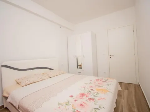 Rent, one bedroom apartment, 46m², Budva, Crna Gora - image 17