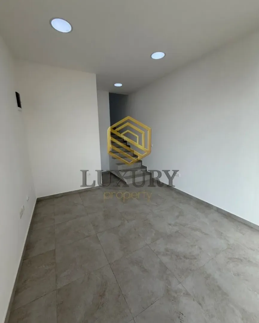 Izdavanje, poslovni prostor, 57m², 1 maj, Podgorica