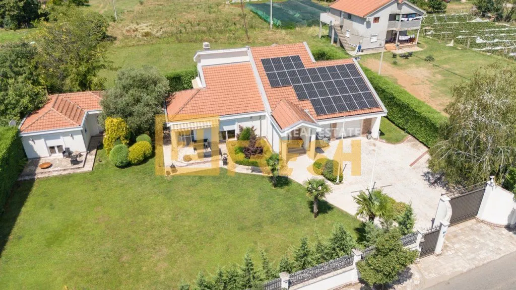 Prodaja, kuća, 304m², Kokoti, Podgorica