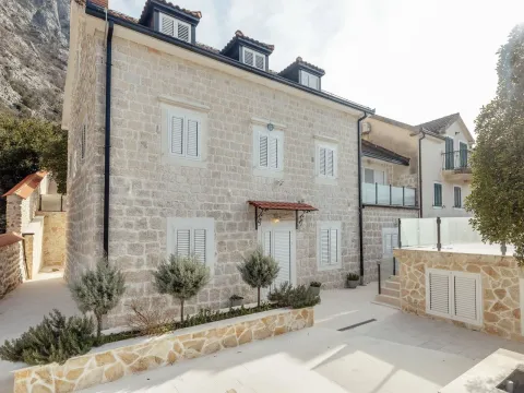 Sale, house, 380m², Ljuta, Kotor - image 3