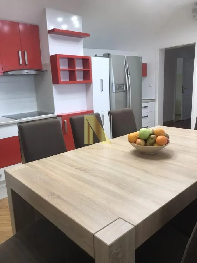Prodaja, stan, 130m², Grbavica, Novi Sad Sve Podlokacije