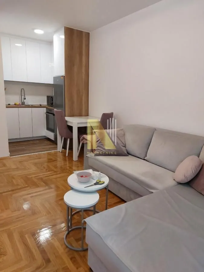 Izdavanje, jednosoban stan, 37m², Bulevar patrijarha Pavla, Novi Sad Sve Podlokacije