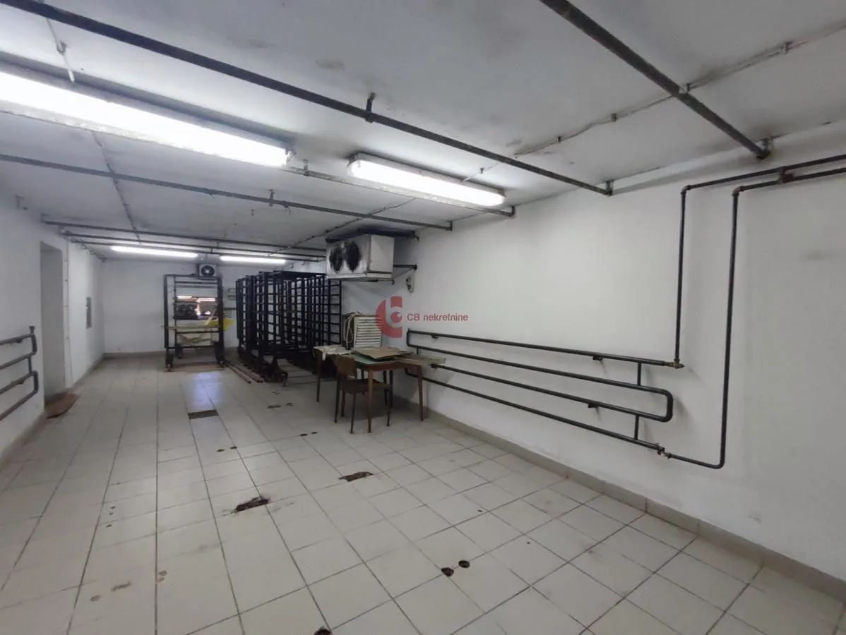 Prodaja, poslovni prostor, 404m², Đurđin, Subotica