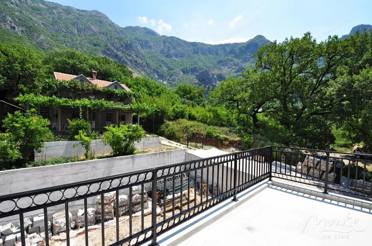 Sale, office space, 570m², Risan, Kotor