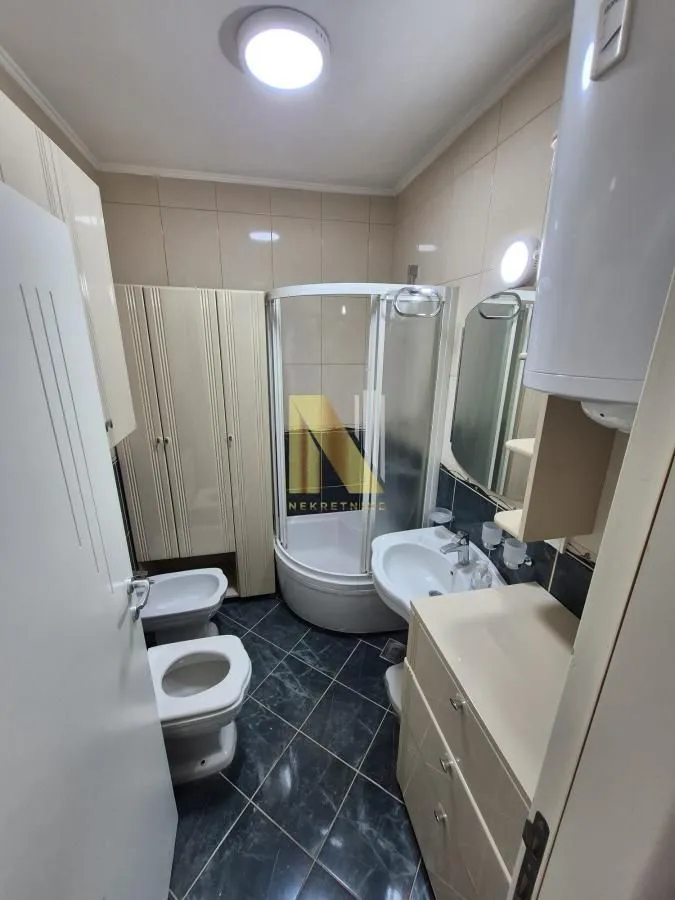 Izdavanje, četvorosoban stan, 89m², Socijalno, Novi Sad Sve Podlokacije
