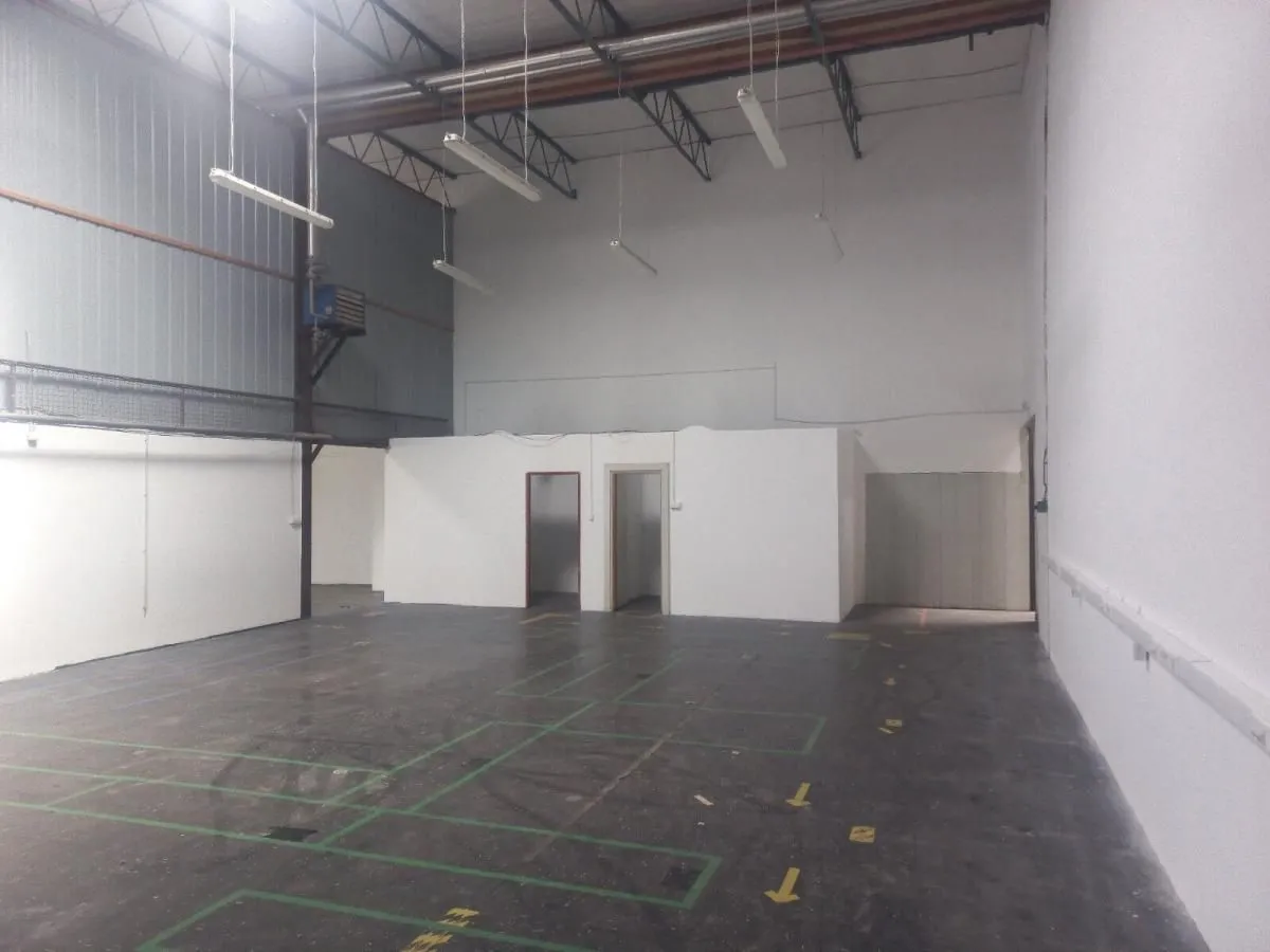 Izdavanje, poslovni prostor, 700m², Zemun Sve Podlokacije, Beograd