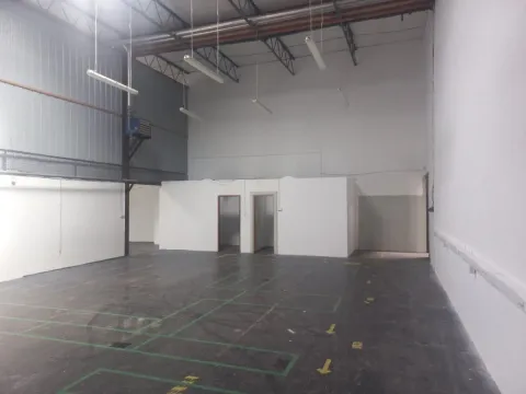 Izdavanje, poslovni prostor, 700m², Zemun Sve Podlokacije, Beograd