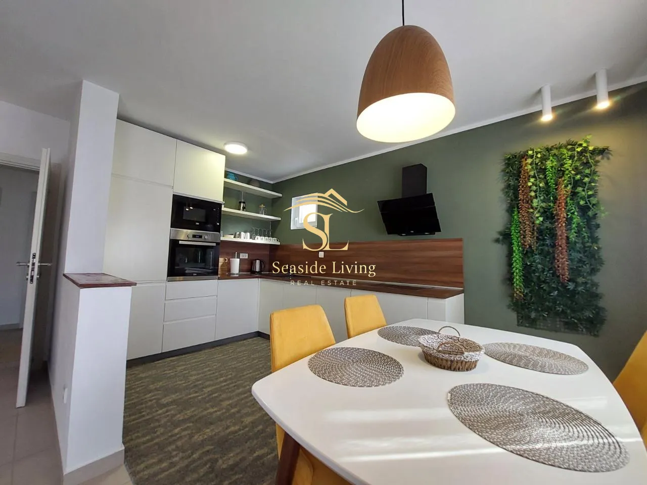 Rent, two bedroom apartment, 70m², Dobrota, Kotor