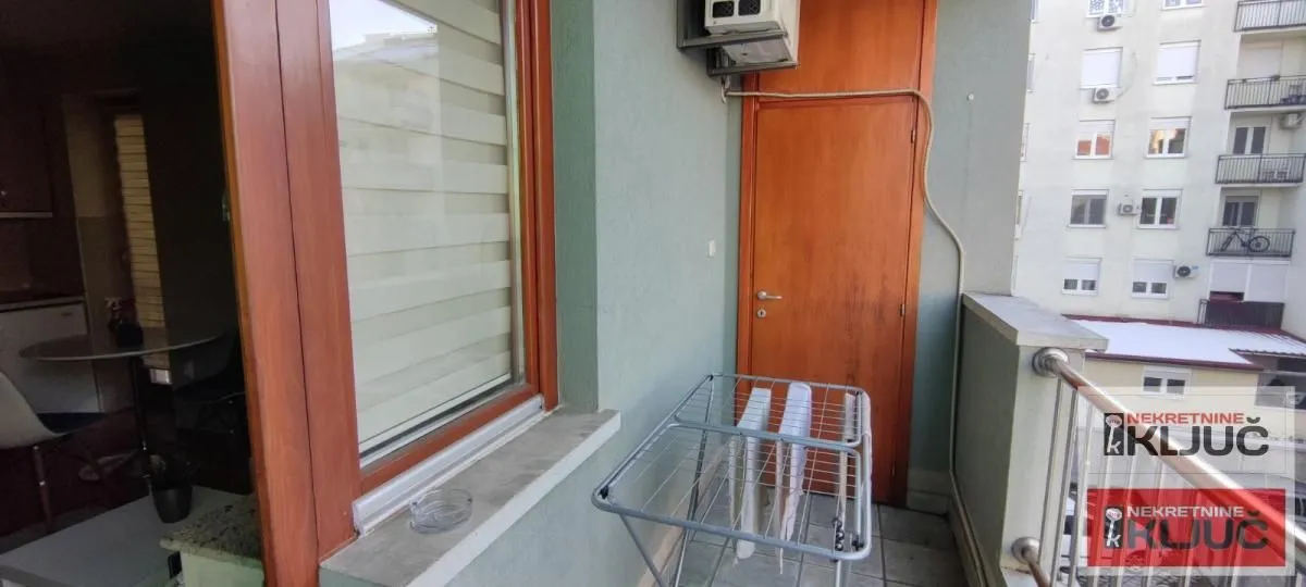 Izdavanje, garsonjera, 31m², Bulevar Oslobodjenja, Novi Sad Sve Podlokacije