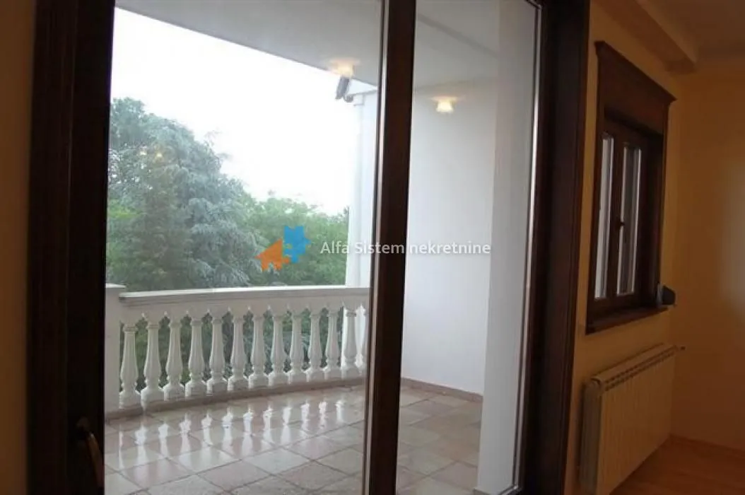 Izdavanje, stan, 300m², Savski Venac, Beograd