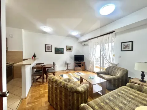 Izdavanje, dvosoban stan, 62m², Blok 9, Podgorica - image 2