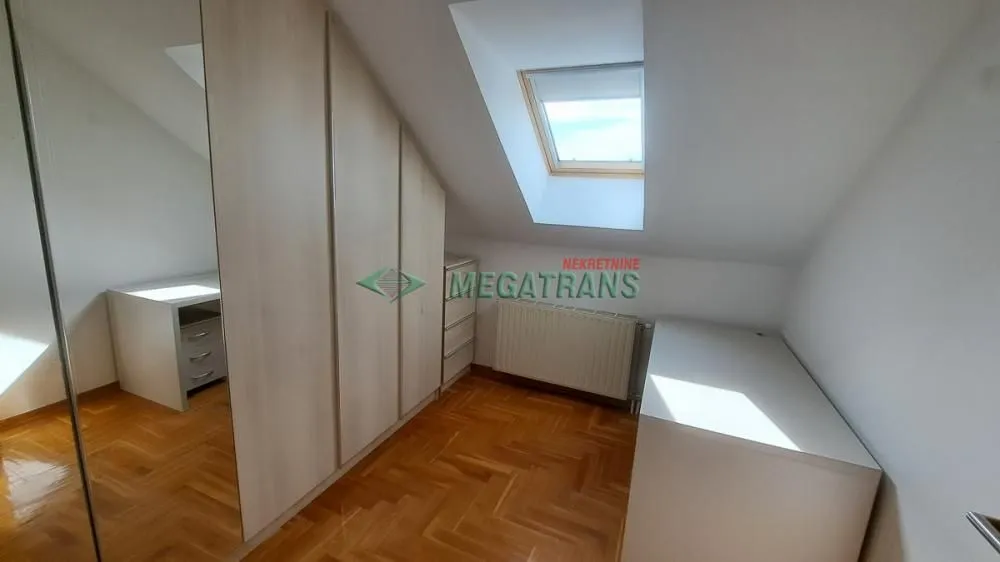Izdavanje, četvorosoban stan, 103m², Grbavica, Novi Sad Sve Podlokacije