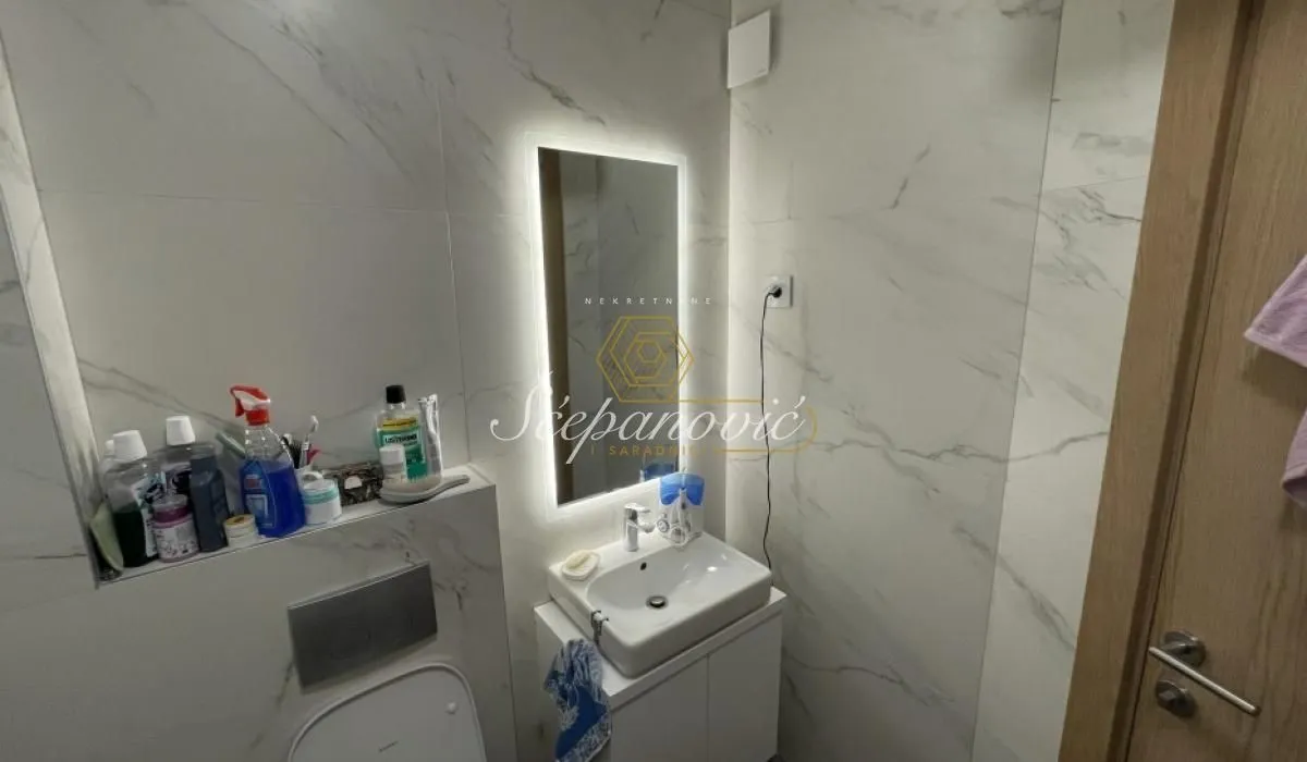 Prodaja, četvorosoban stan, 111m², Bulevar Evrope, Novi Sad Sve Podlokacije
