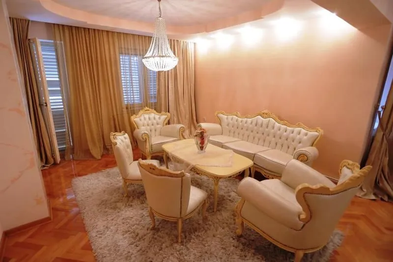 Prodaja, kuća, 332m², Pantelej, Niš