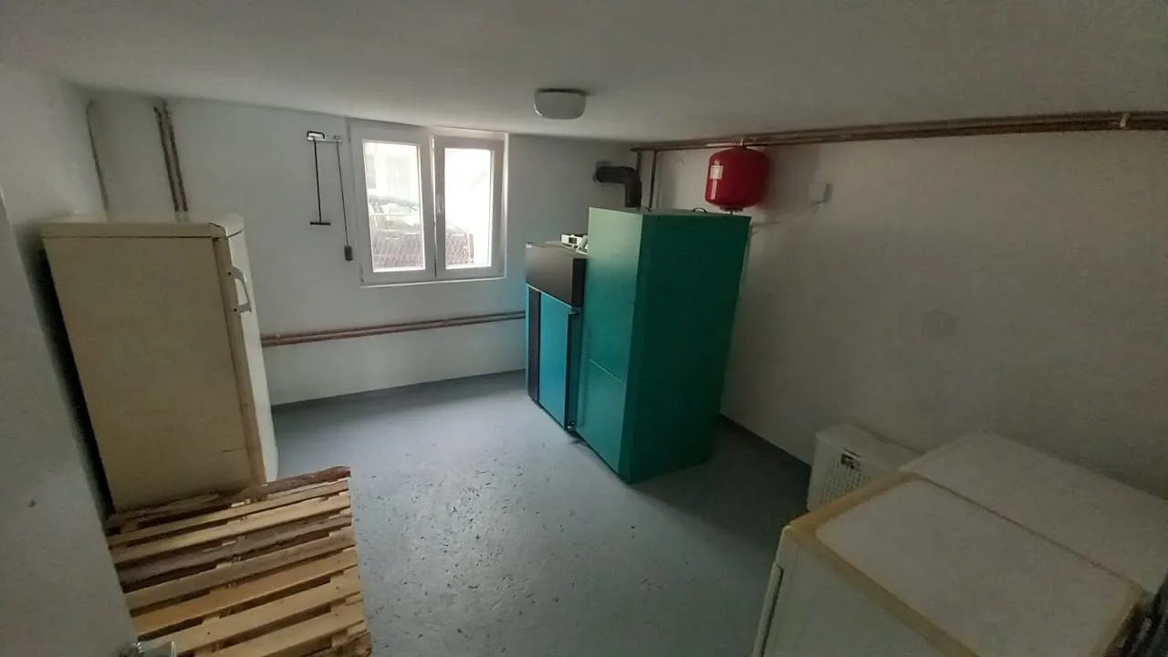 Izdavanje, kuća, 200m², Blok 9, Podgorica