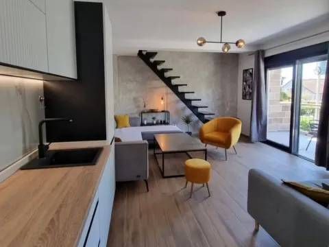 Izdavanje, dvosoban stan, 60m², Radovići, Tivat - image 2