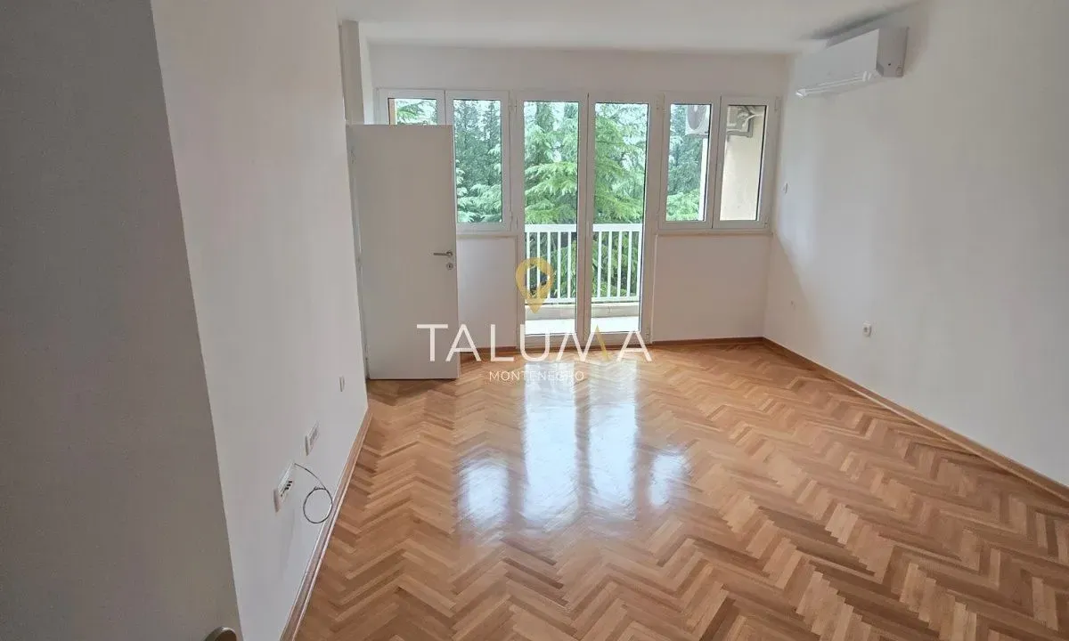 Izdavanje, dvosoban stan, 74m², Tuški Put, Podgorica