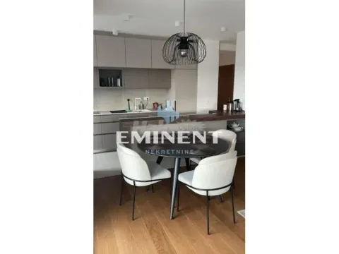 Izdavanje, četvorosoban stan, 98m², Južni Bulevar, Vračar Sve Podlokacije - image 3