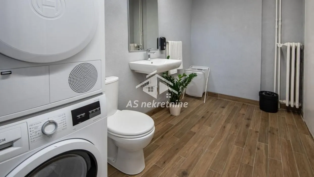 Izdavanje, trosoban stan, 90m², Stari Grad, Beograd