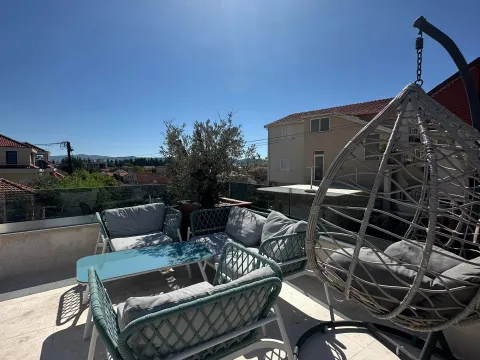 Izdavanje, jednosoban stan, 63m², Centar, Tivat - image 27