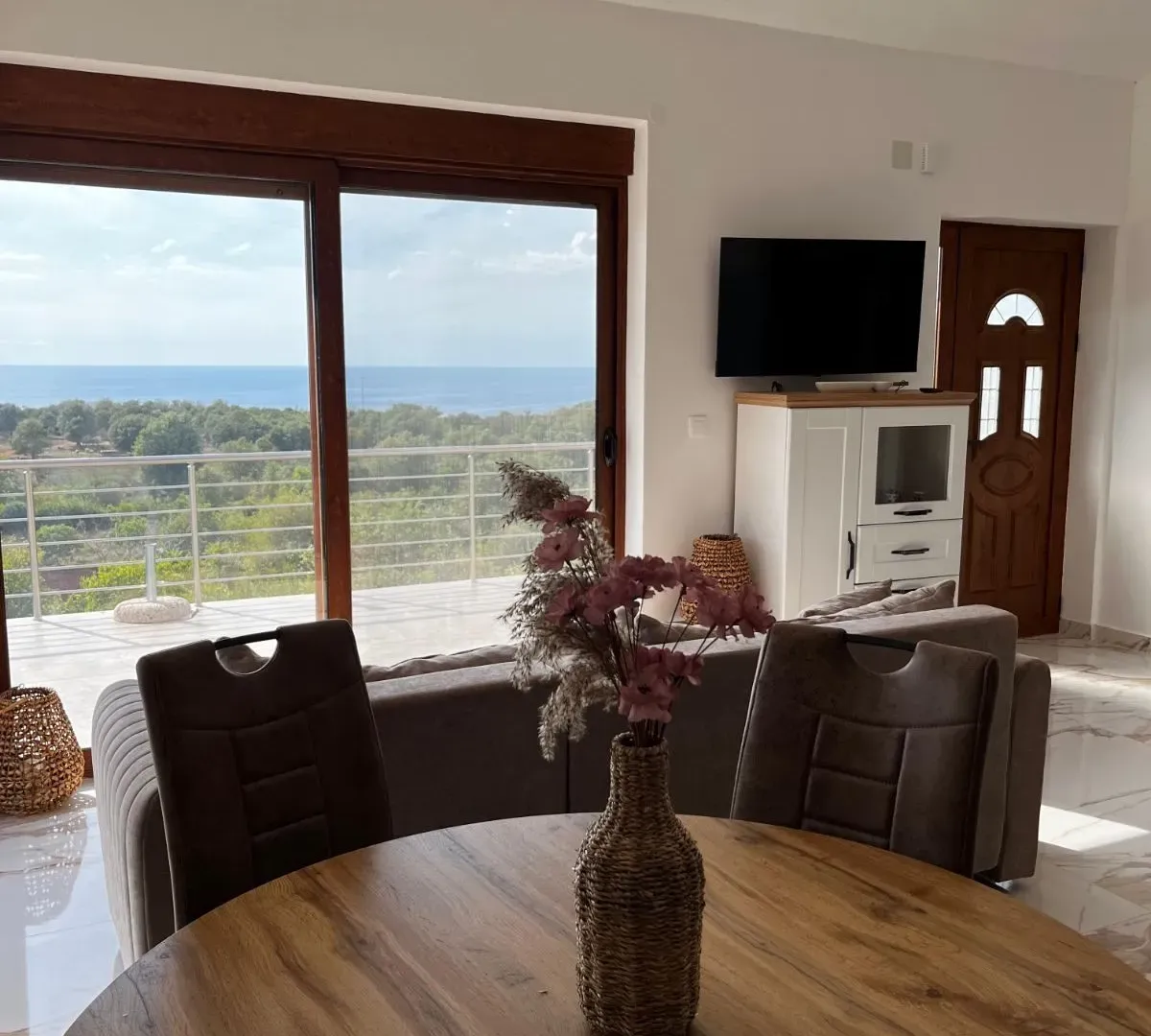 Izdavanje, kuća, 63m², Krimovica, Kotor