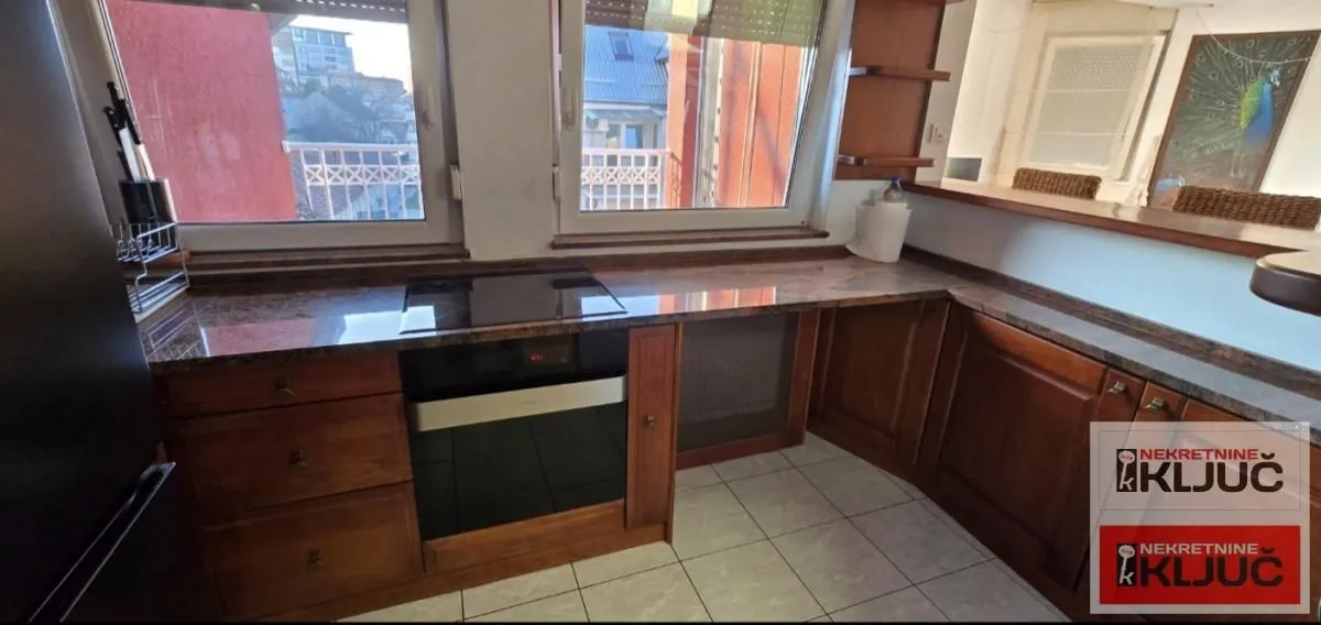 Izdavanje, dvosoban stan, 60m², Centar, Novi Sad