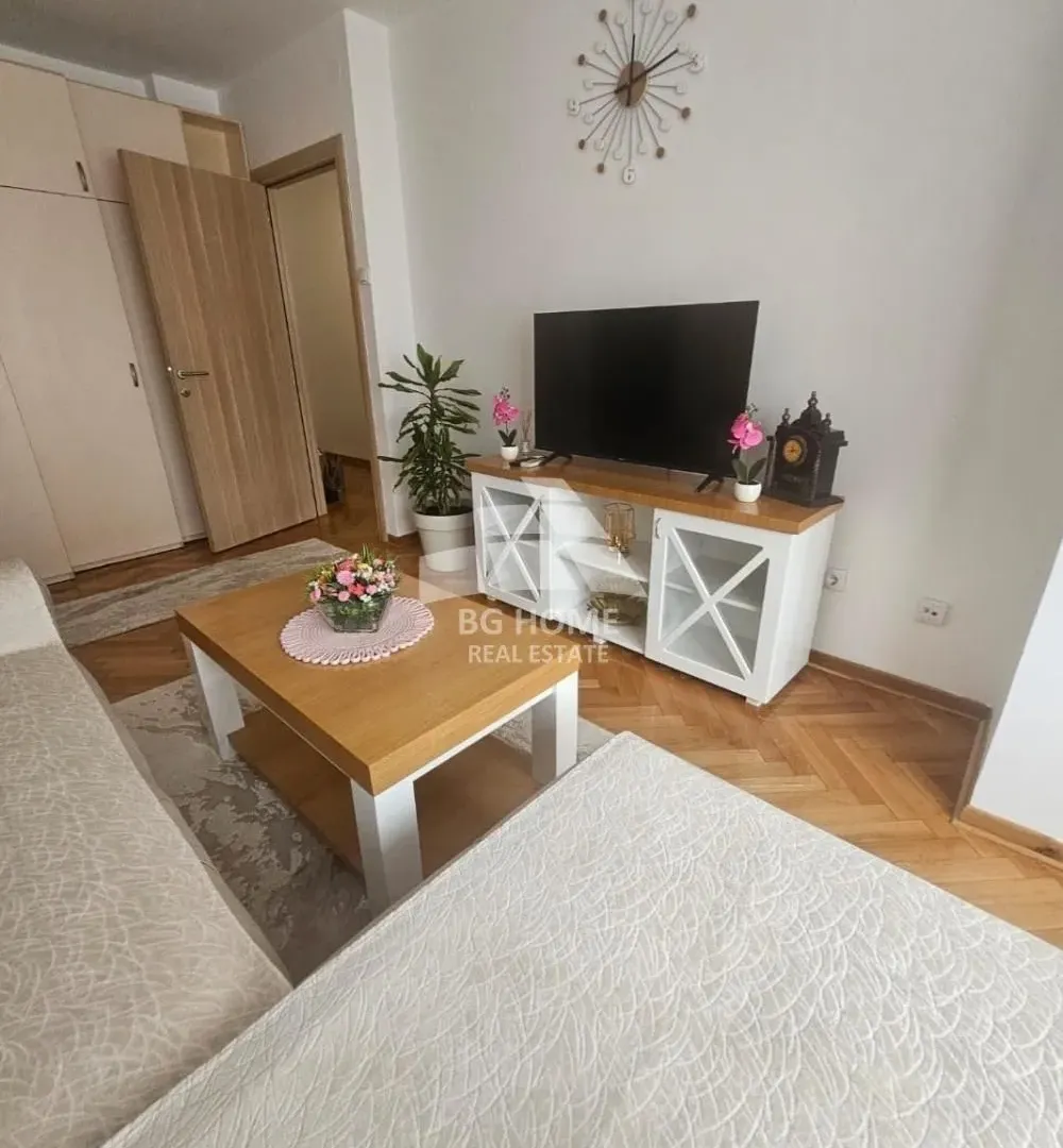 Rent, two bedroom apartment, 60m², Kalenić Pijaca, Vračar Sve Podlokacije