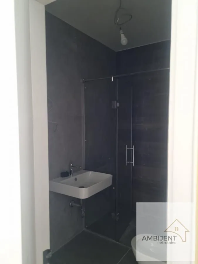 Prodaja, četvorosoban stan, 261m², Čubura, Beograd