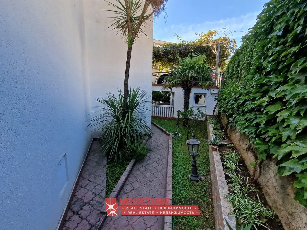 Sale, house, 316m², Golubovina, Budva