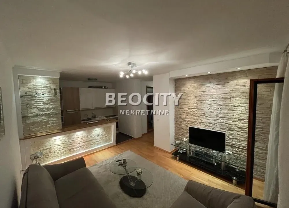 Izdavanje, dvosoban stan, 56m², Centar, Novi Sad