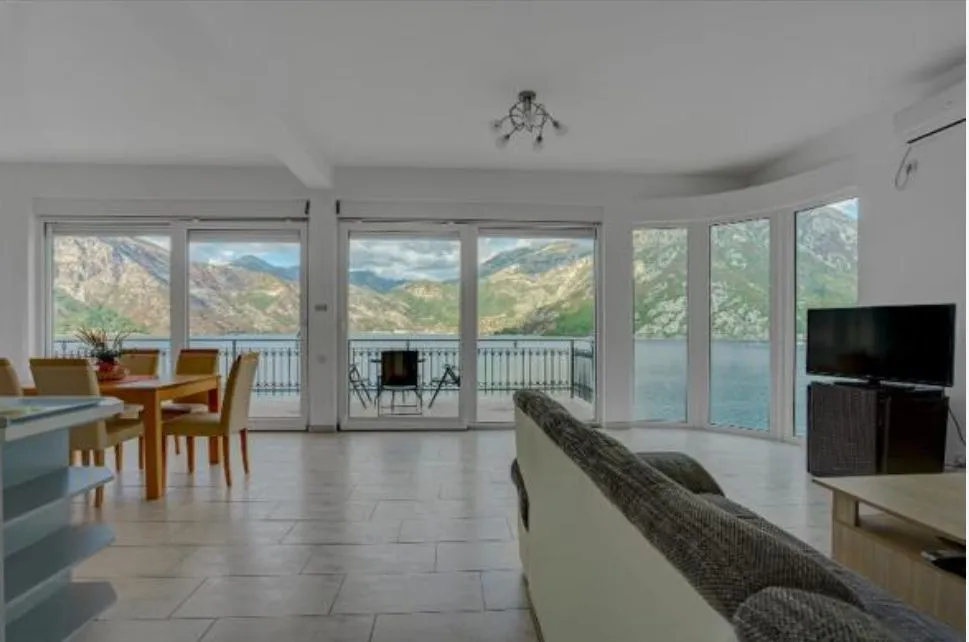 Prodaja, kuća, 358m², Kostanjica, Kotor