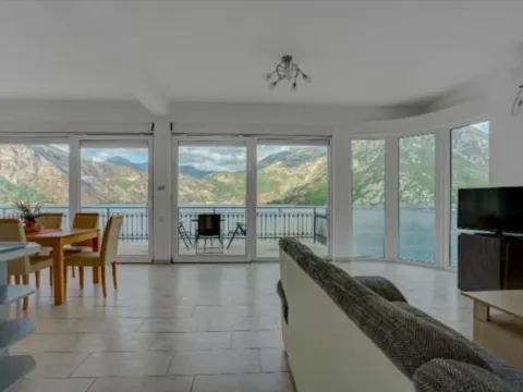 Prodaja, kuća, 358m², Kostanjica, Kotor - image 9