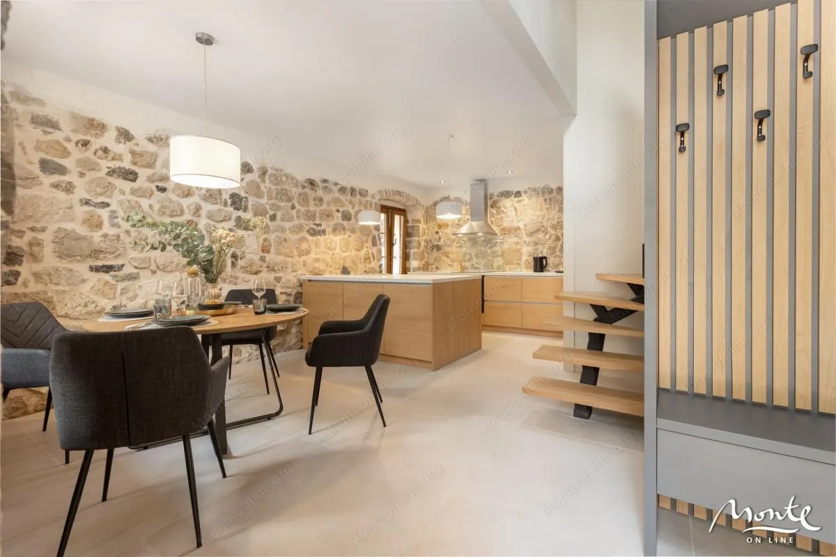 Sale, house, 110m², Kotor, Crna Gora