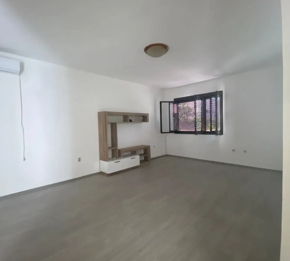 Izdavanje, dvosoban stan, 71m², Stari Aerodrom, Podgorica