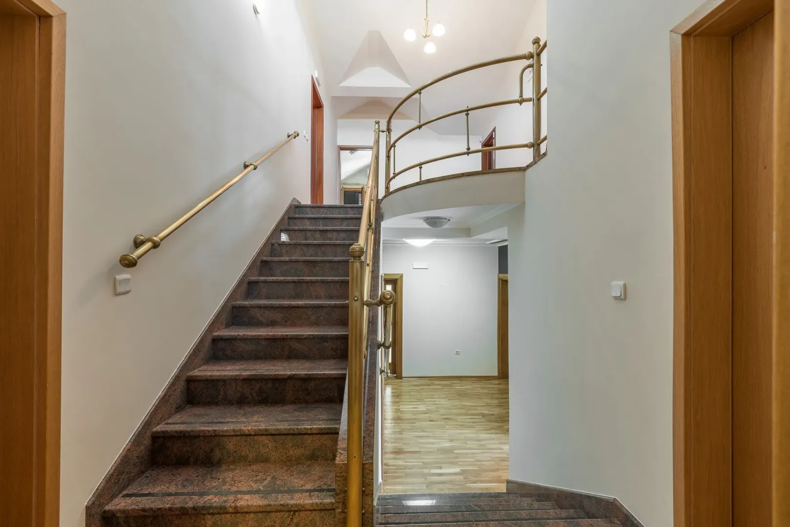 Rent, house, 370m², Zabjelo, Podgorica