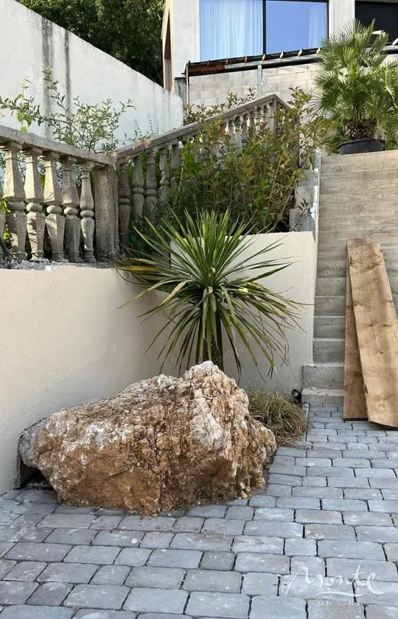 Sale, house, 330m², Kuljače, Budva