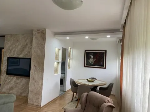 Izdavanje, dvosoban stan, 80m², Stari Aerodrom, Podgorica - image 16