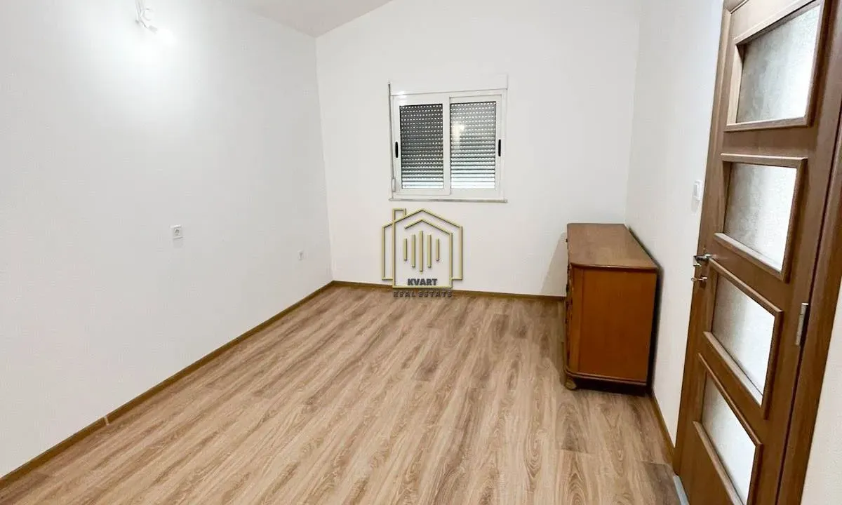 Izdavanje, dvosoban stan, 70m², Konik, Podgorica