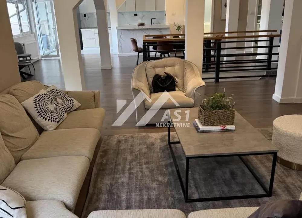 Izdavanje, četvorosoban stan, 180m², Novi Sad Sve Podlokacije, Novi Sad