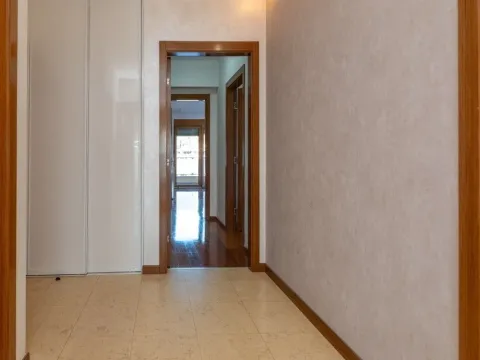 Rent, four bedroom apartment, 140m², Podgorica, Crna Gora - image 5