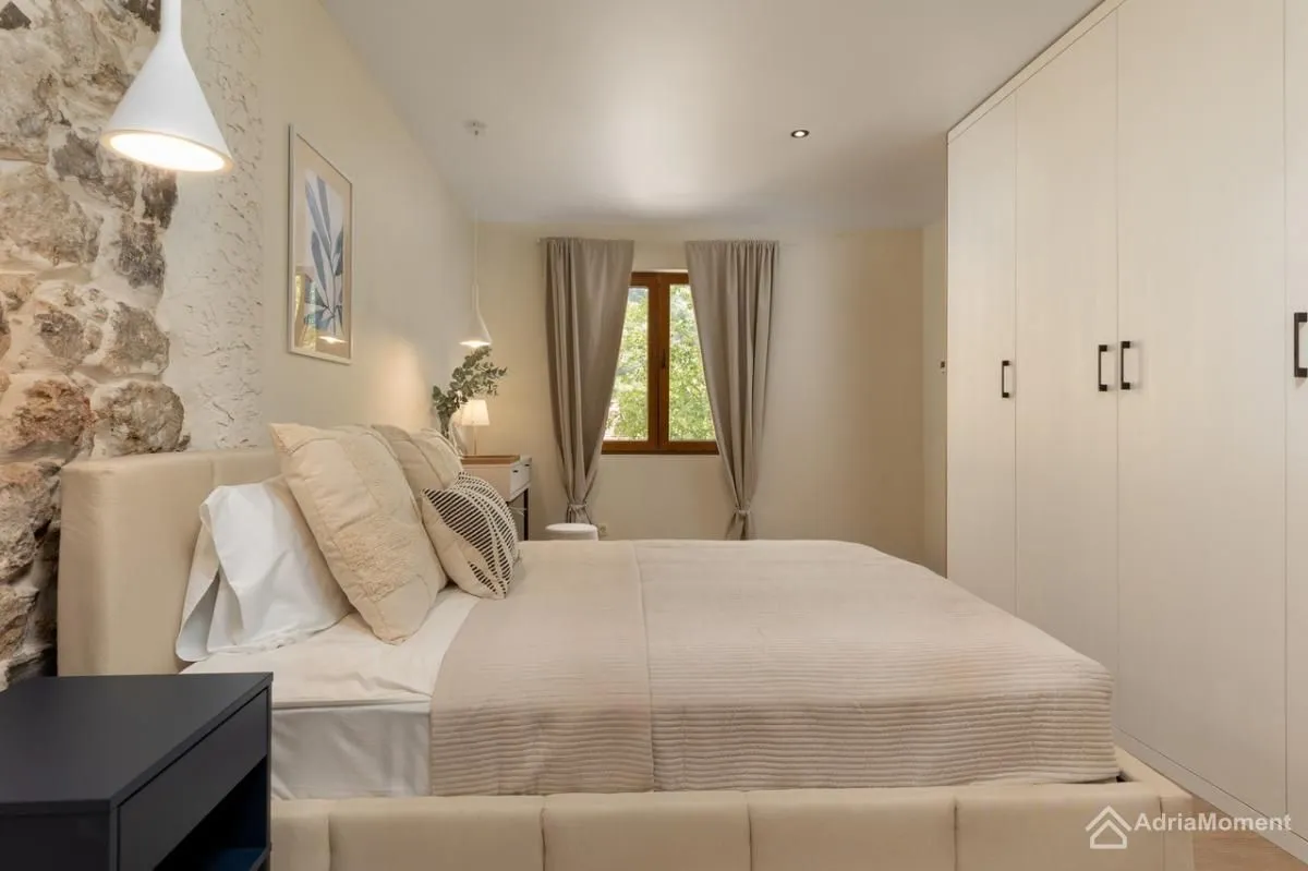 Prodaja, kuća, 110m², Škaljari, Kotor