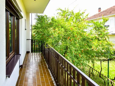 Prodaja, kuća, 370m², Tološi, Podgorica - image 15