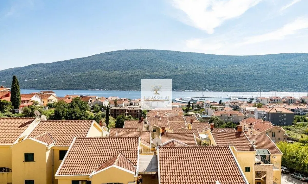 Prodaja, dvosoban stan, 70m², Đenovići, Herceg Novi