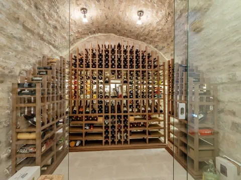 Izdavanje, kuća, 382m², Perast, Kotor - image 31