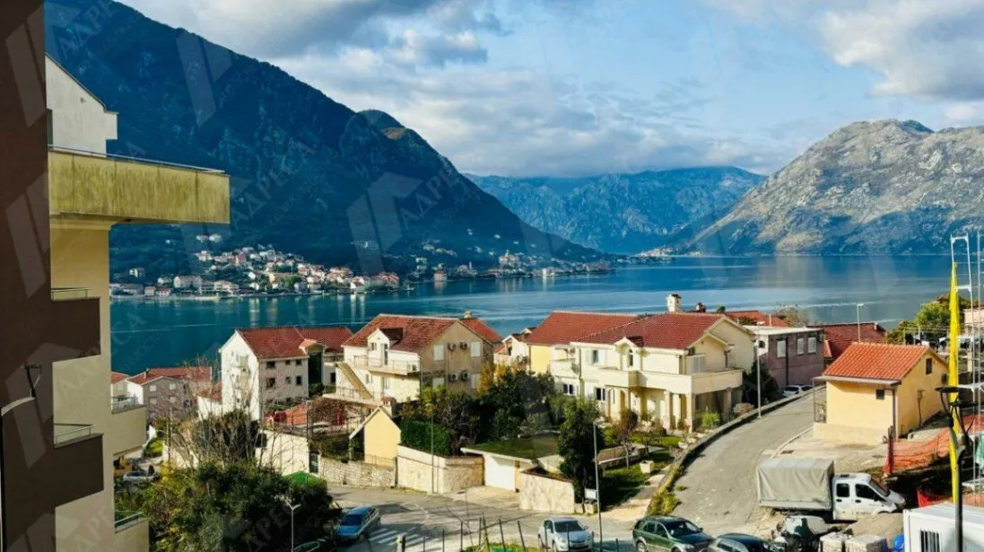 Prodaja, jednosoban stan, 54m², Dobrota, Kotor