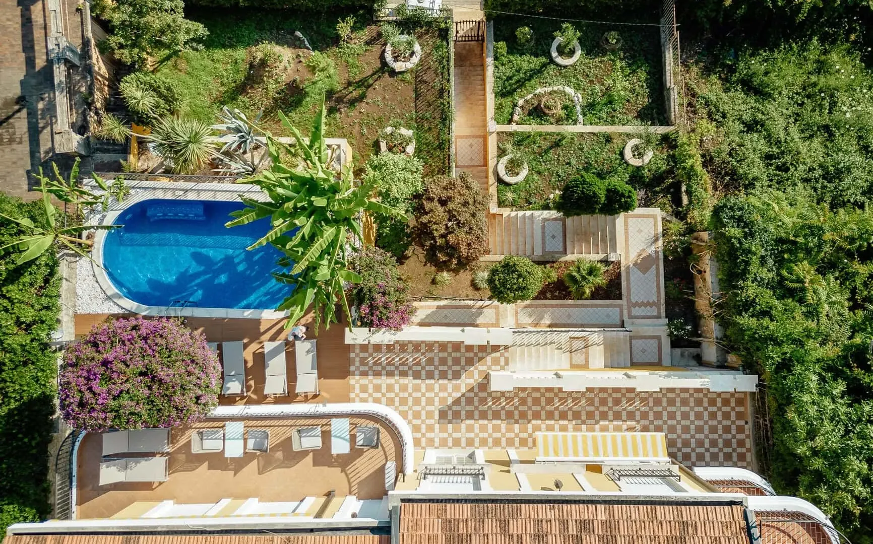Izdavanje, kuća, 247m², Centar, Kotor