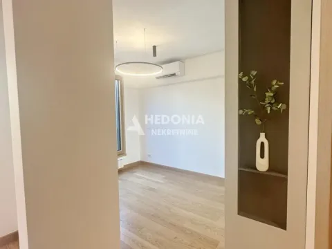 Izdavanje, poslovni prostor, 94m², Kalenić Pijaca, Vračar Sve Podlokacije - image 10