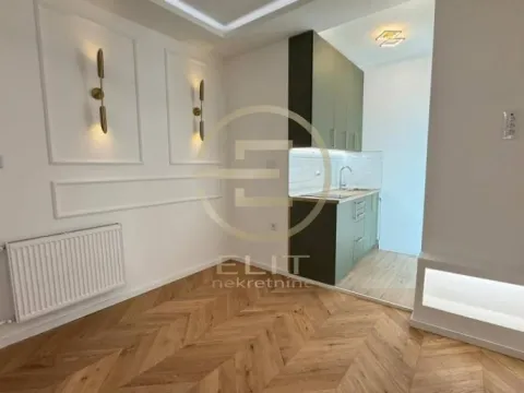 Prodaja, garsonjera, 21m², Centar, Novi Sad - image 1