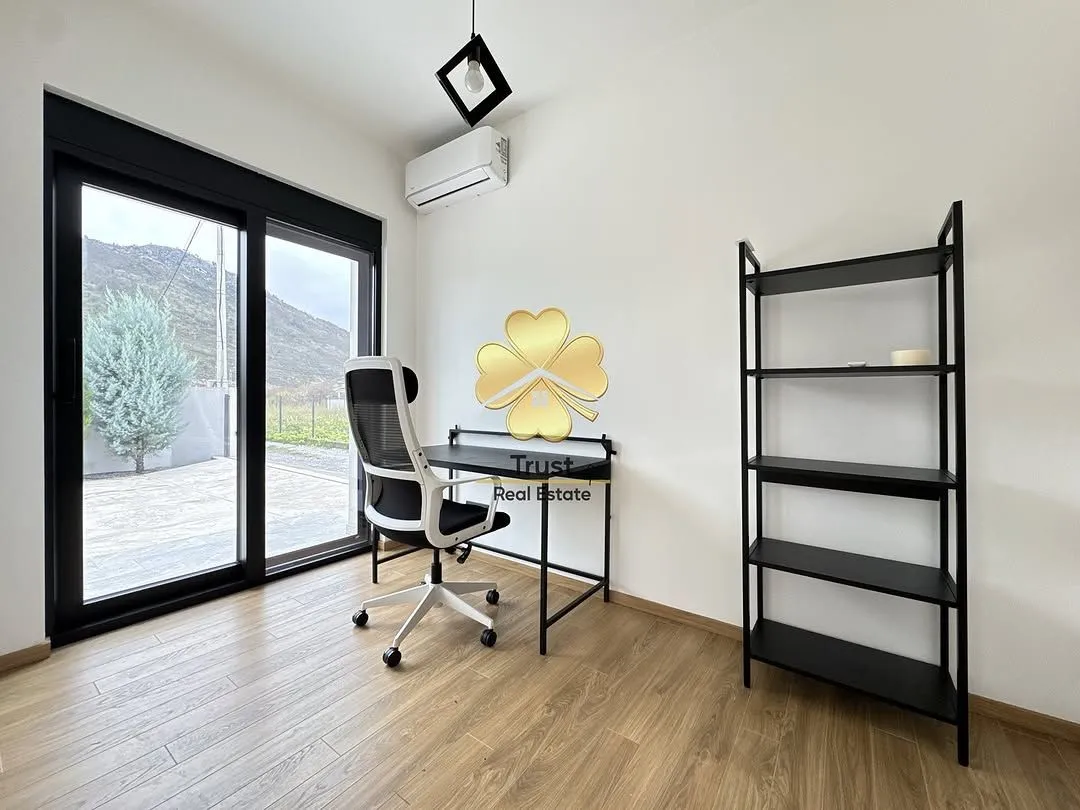 Izdavanje, kuća, 190m², Tološi, Podgorica