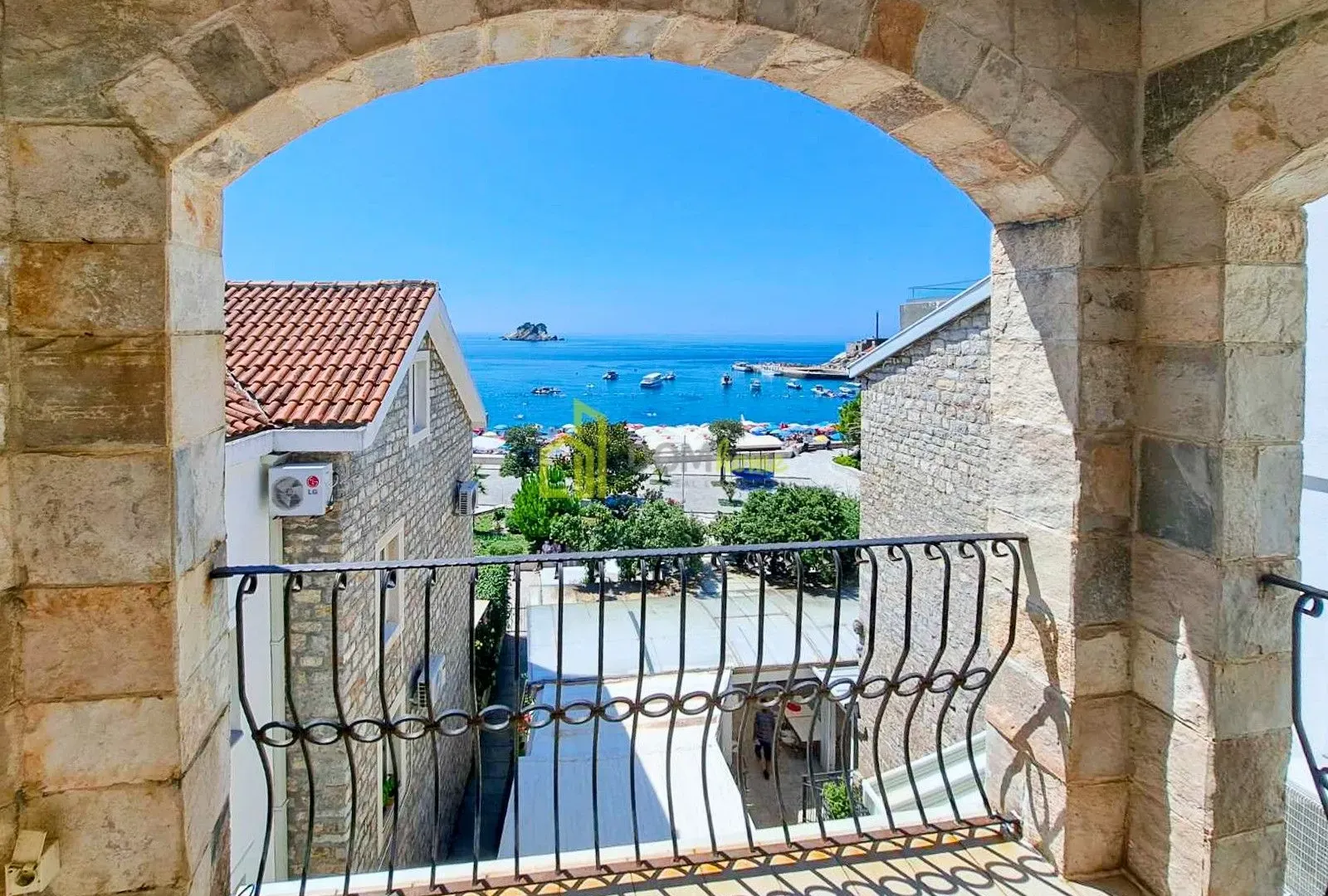 Prodaja, trosoban stan, 176m², Petrovac, Budva